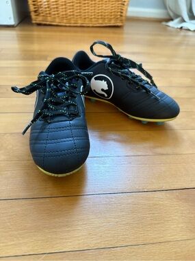 EUC kids black puma procat cleats size 1 youth